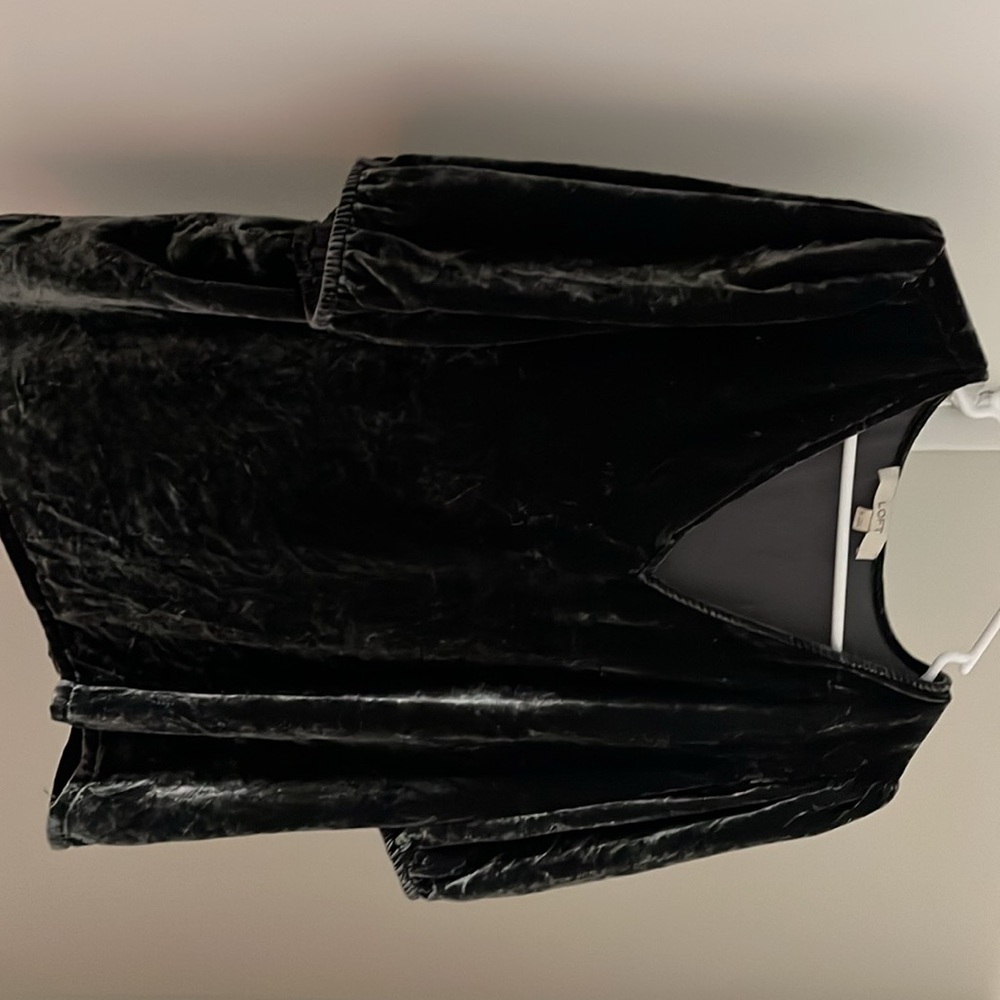 Black Velvet Loft top - Picture 3 of 4
